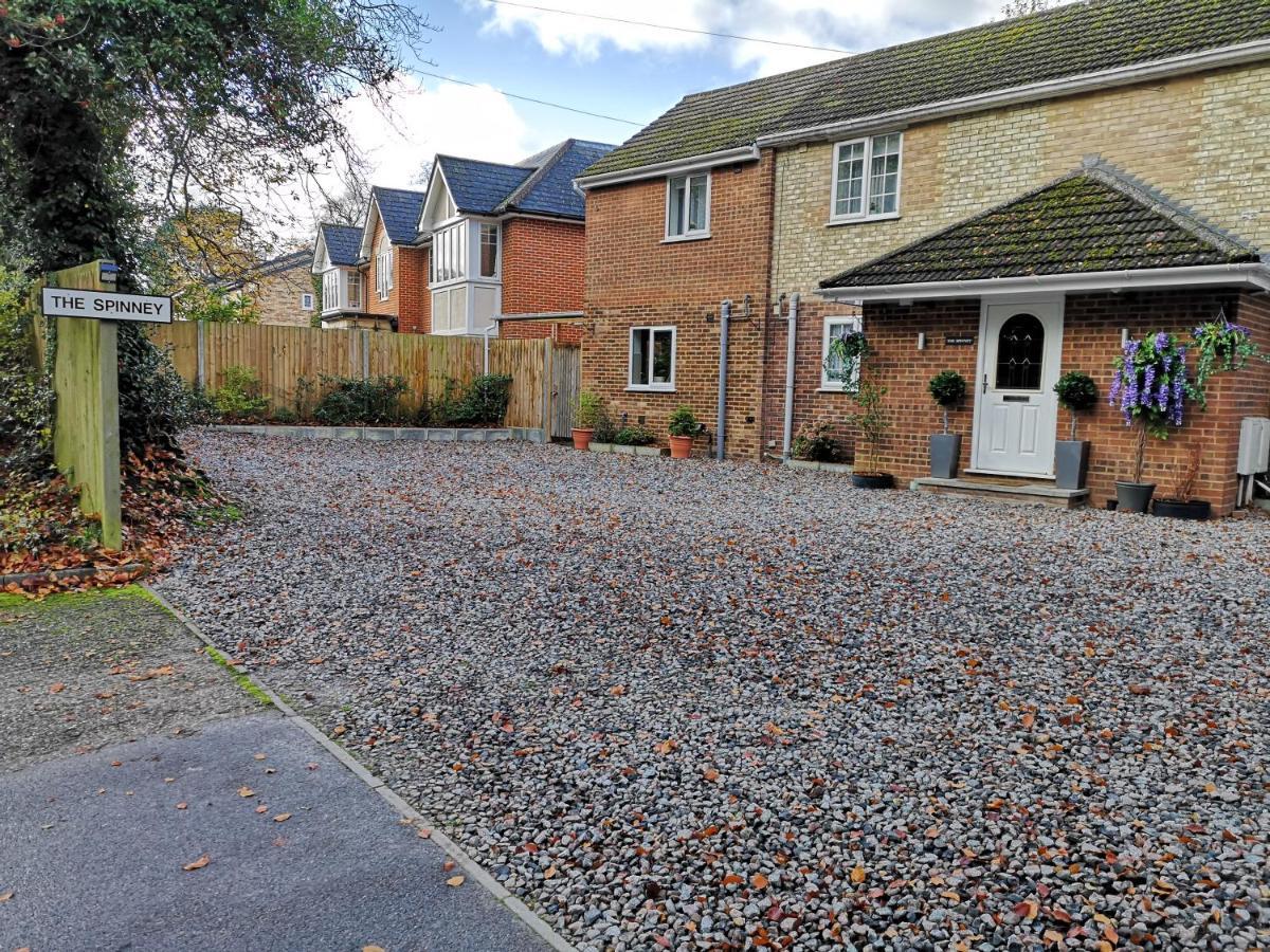 The Spinney Bracknell Exterior foto